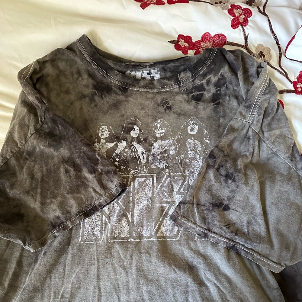 KISS band Trendy Graphic tea in women’s